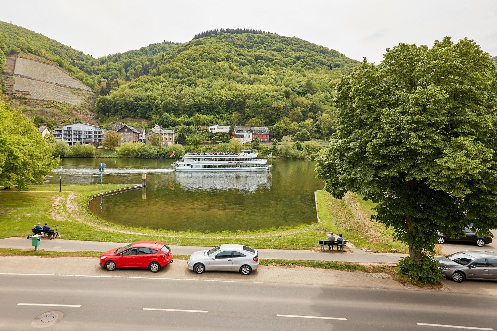 Ferienwohnung "Edeltrud Deluxe Moselblick" Verbandsgemeinde Verbandsgemeinde Bernkastel-Kues Buitenkant foto